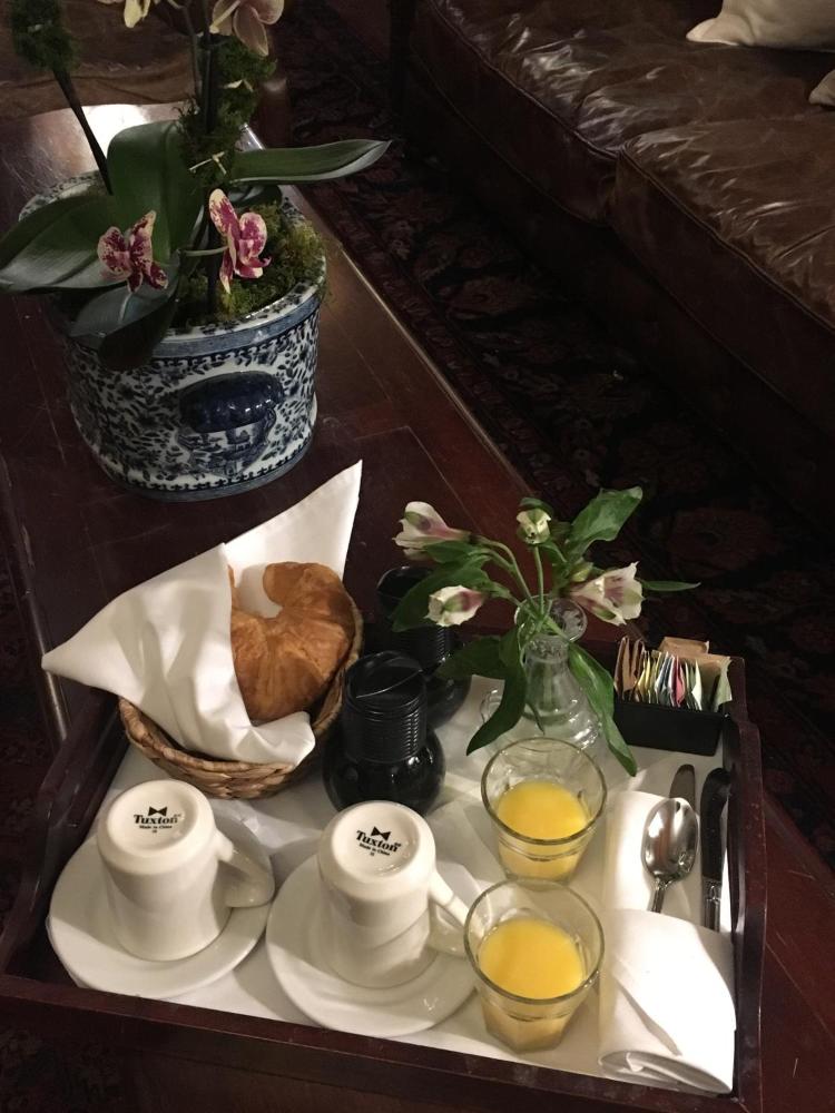 Deluxe Queen Room interior
